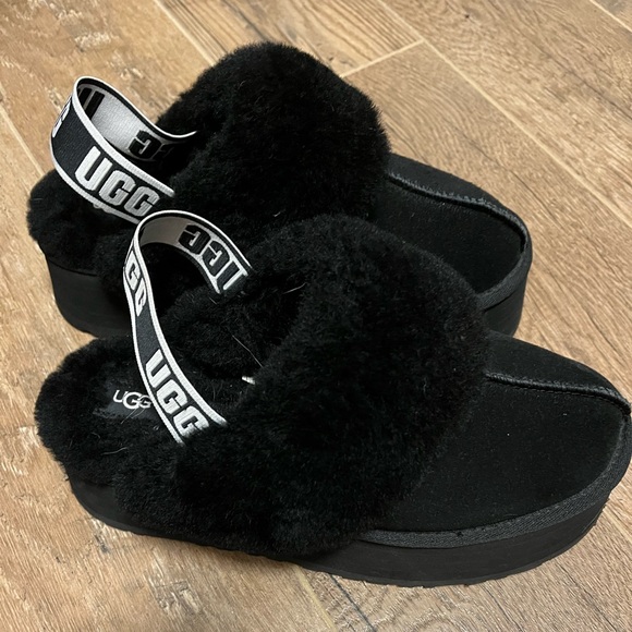 Like NEW Platform UGG Slides Size 9 - Picture 1 of 4